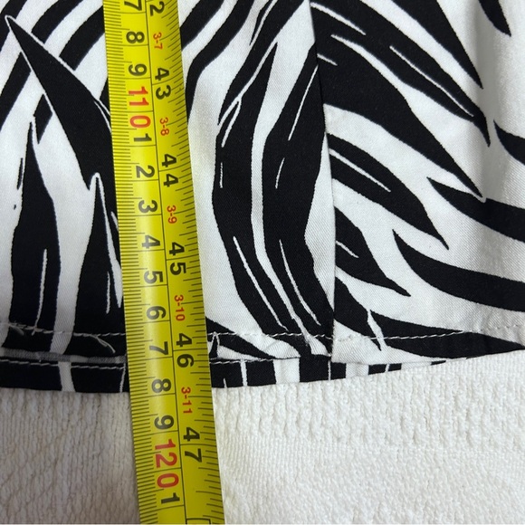 Halter Style Maxi Dress Women’s Size XL Black & White Leaf Print Ruched Back - Picture 5 of 7